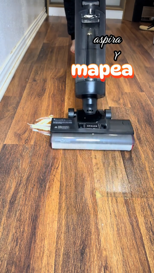 Aspira y trapea el piso de madera en una sola pasada